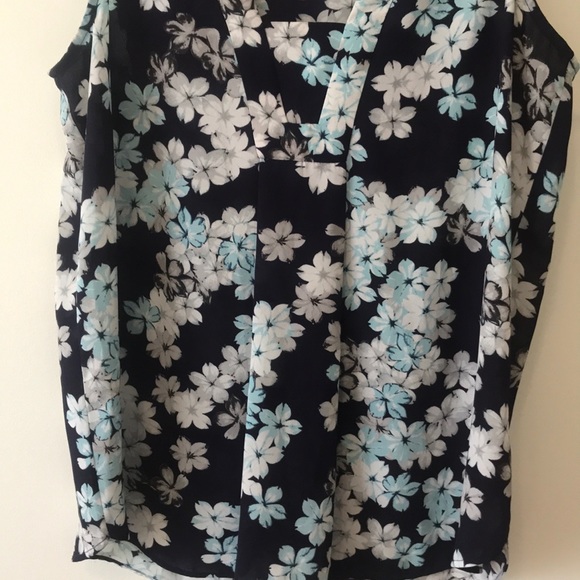 BLUE FLORAL SLEEVELESS BLOUSE - Picture 3 of 4